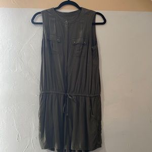 Green size 6 romper banana republic